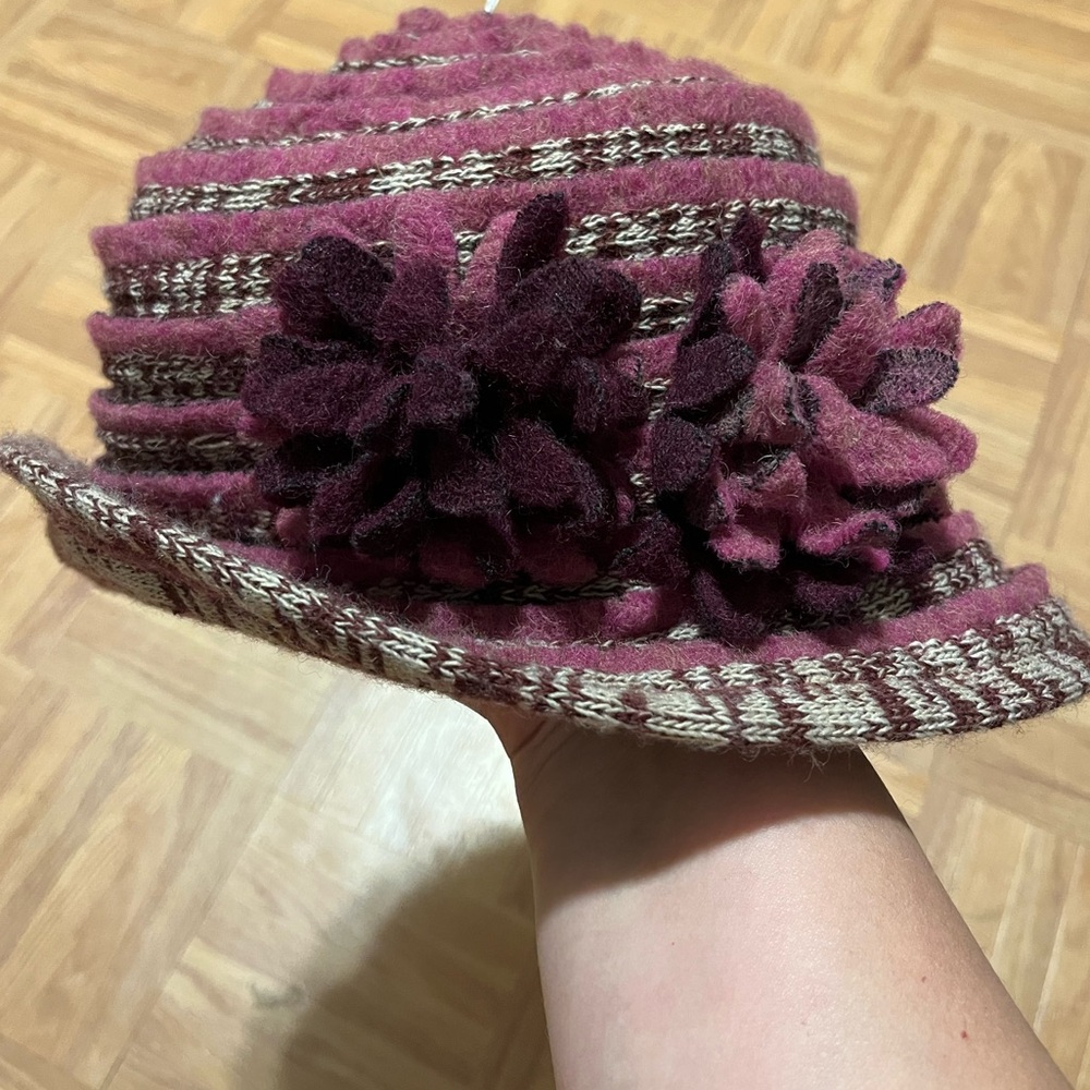 Complit by Marisa knit flowered hat